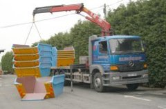 Lorry loading skips