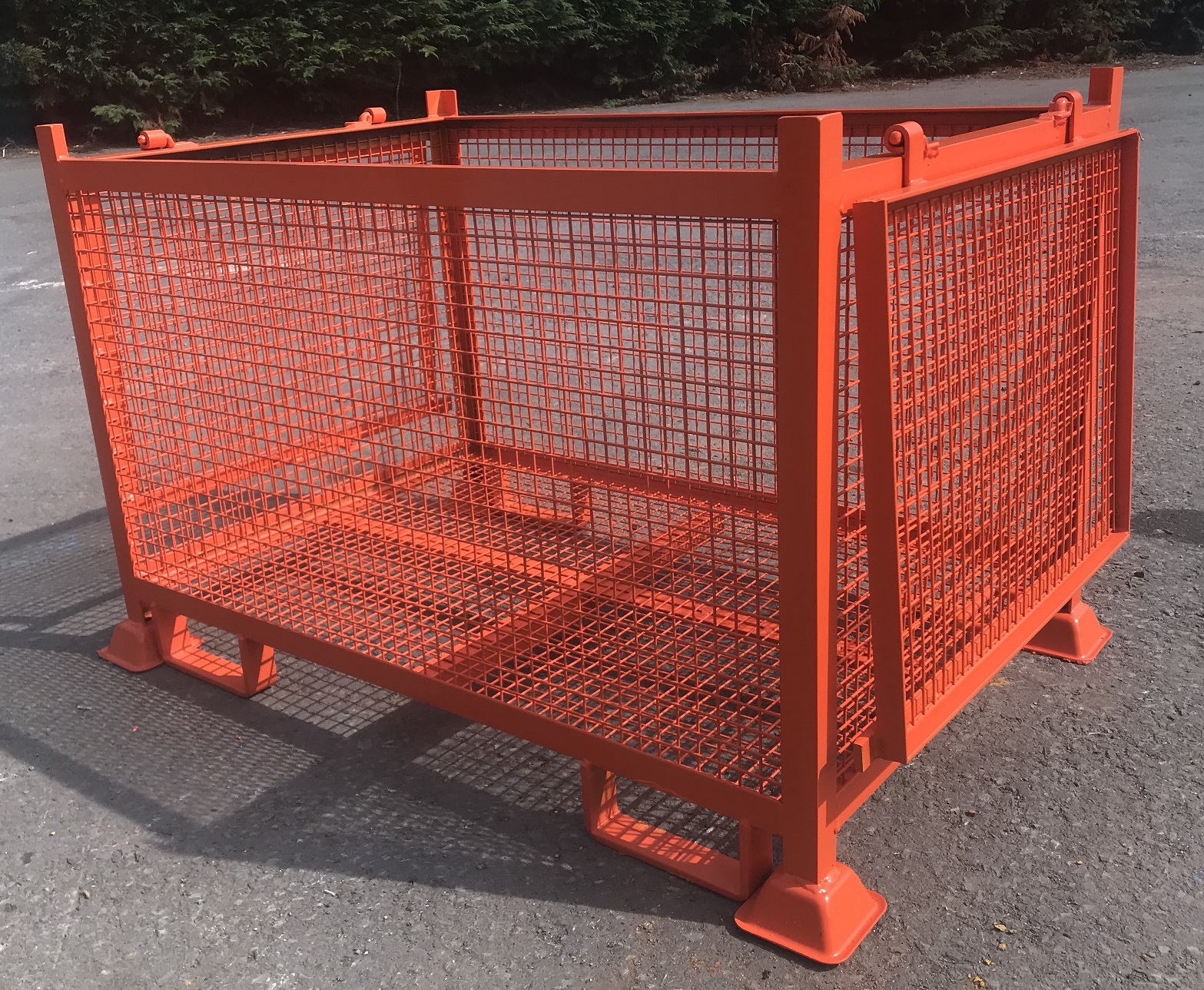 Stillage Red Mesh 1